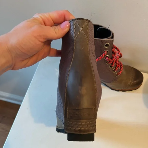 Brown Leather Boots with Pink Laces - Picture 3 of 9